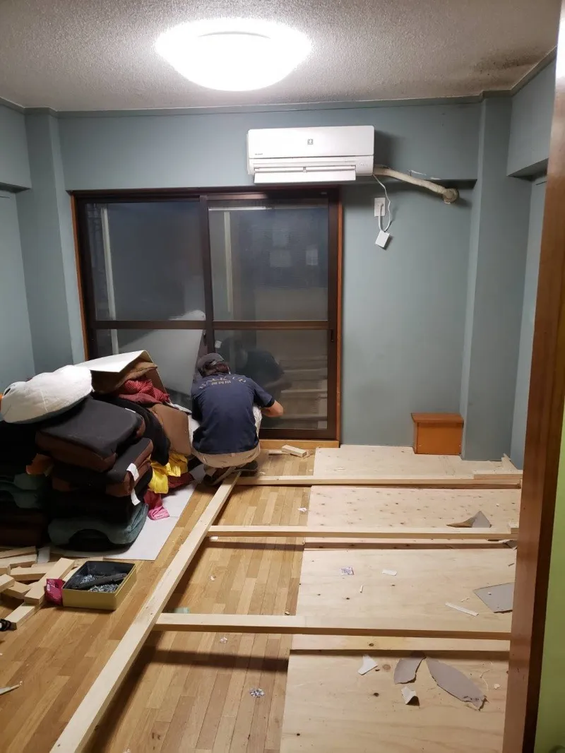 キャスト控室の撤去作業
